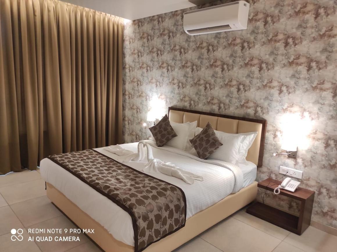 Hotel Shlok Kolhapur Esterno foto