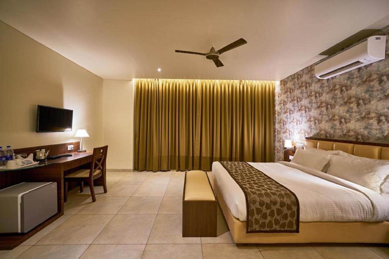 Hotel Shlok Kolhapur Esterno foto
