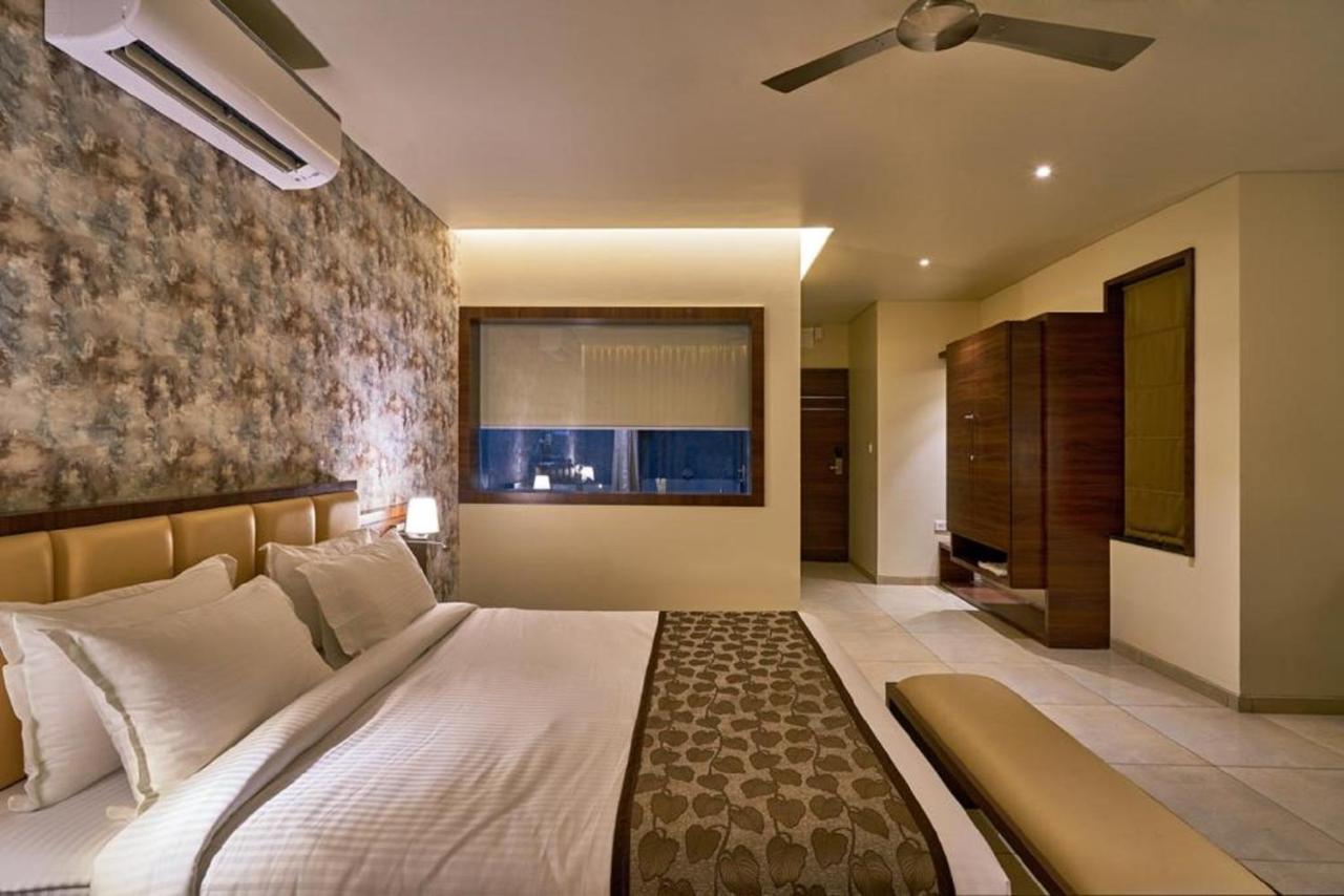 Hotel Shlok Kolhapur Esterno foto